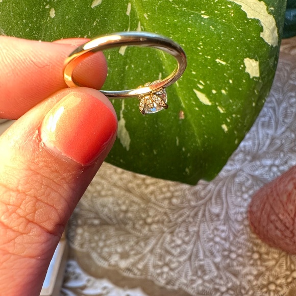 Brilliant Earth 18k gold Petal Engagement Ring - Picture 4 of 13